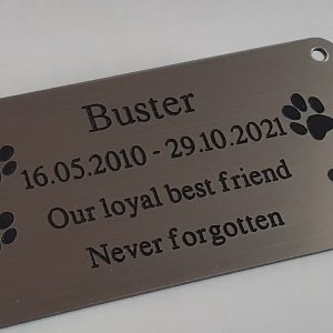 Thoughtful gift idea - 4" x 2" Pet Memorial Engraved Dog Plaque with Paw Prints.